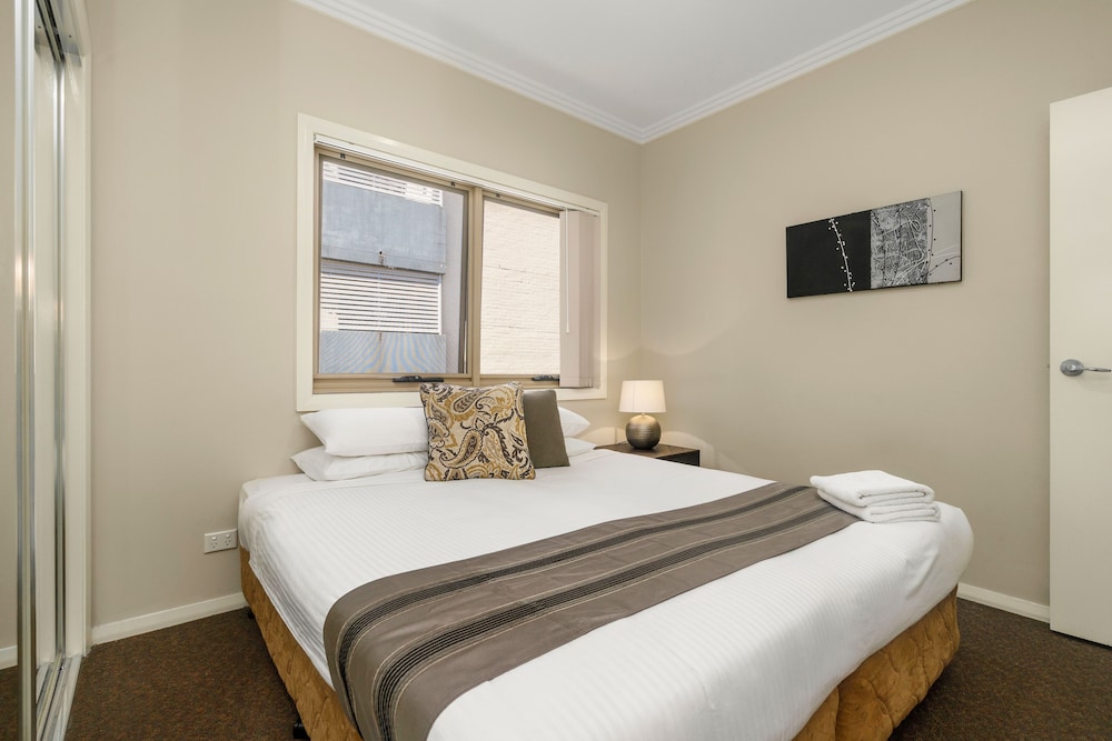 Newcastle Short Stay Apartments - Birmingham Garden Townhouses view 5