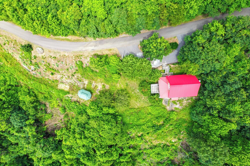 Warm & Cozy Cabin w/ Deck on Top of the Blue Ridge view 5
