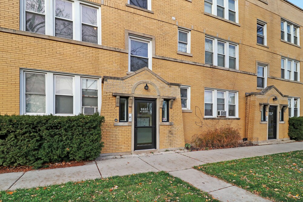 1BR Airy Apt- Barry 2
