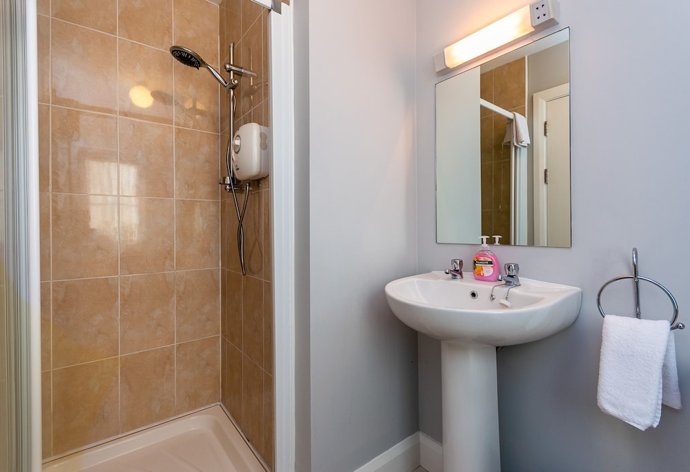 3 Bedroom pet Friendly Home With Access to Pool