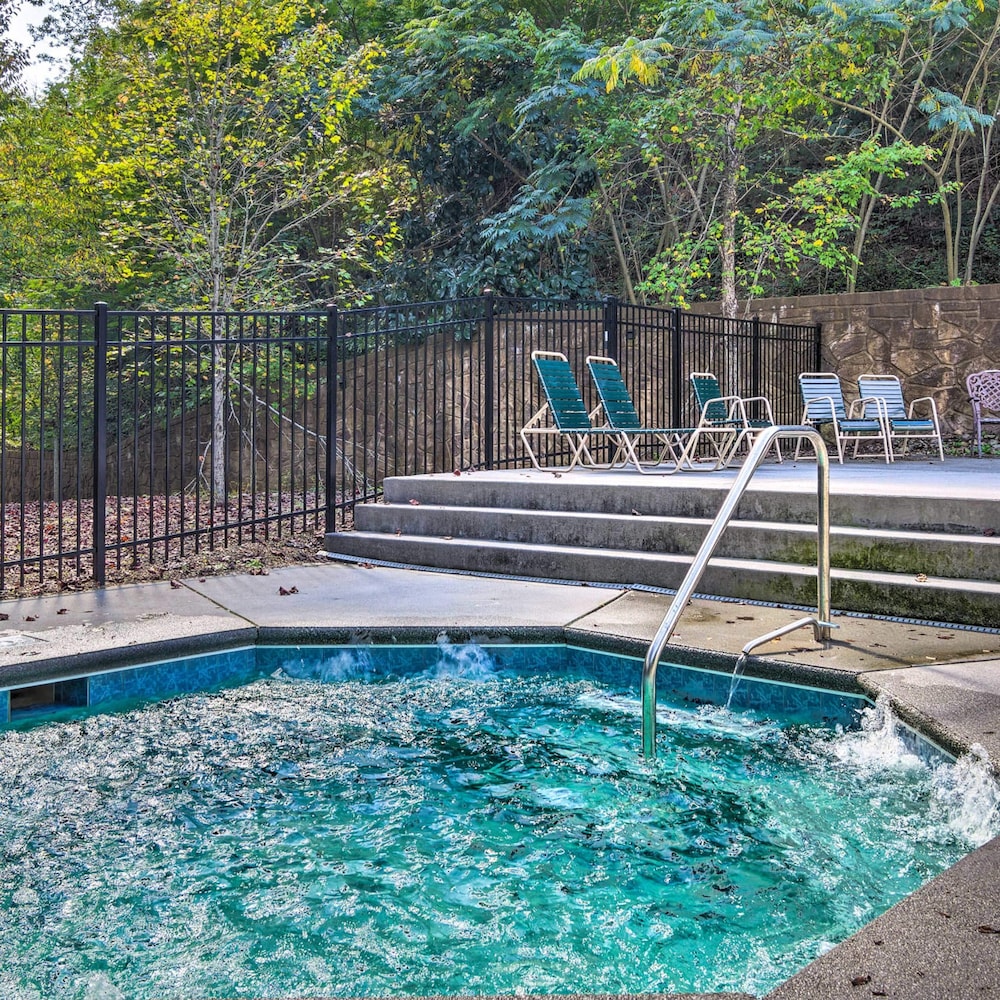 Dog Friendly Romantic Mtn Getaway Hot Tub Pool view 2