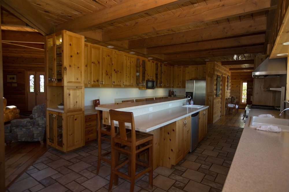 Elk Creek Lodging
