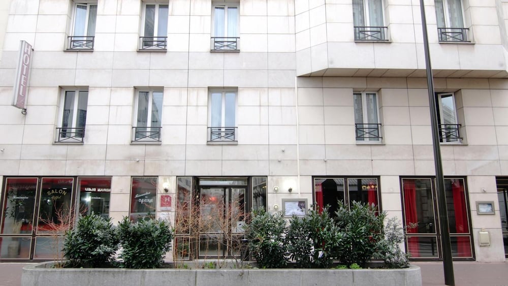 Levallois-Perret Vacations - Hotel Briand devient Hotel IPL - Property Image 2