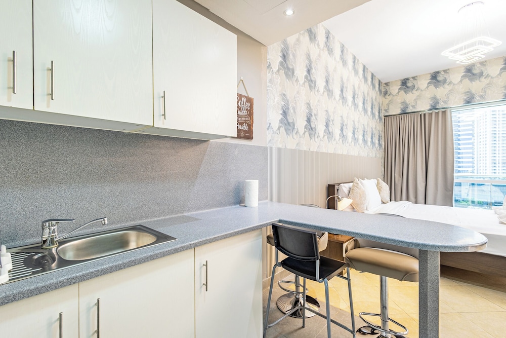 Superhost Cozy Studio Near Dubai Marina