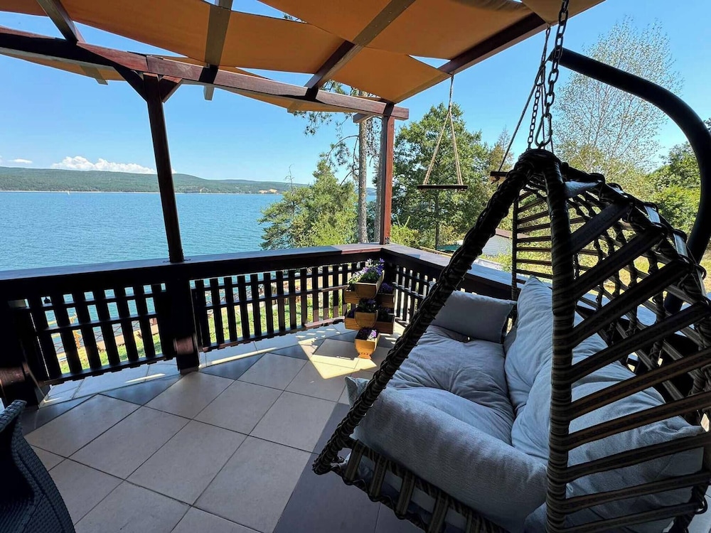 Villa Iskar Lake Residence