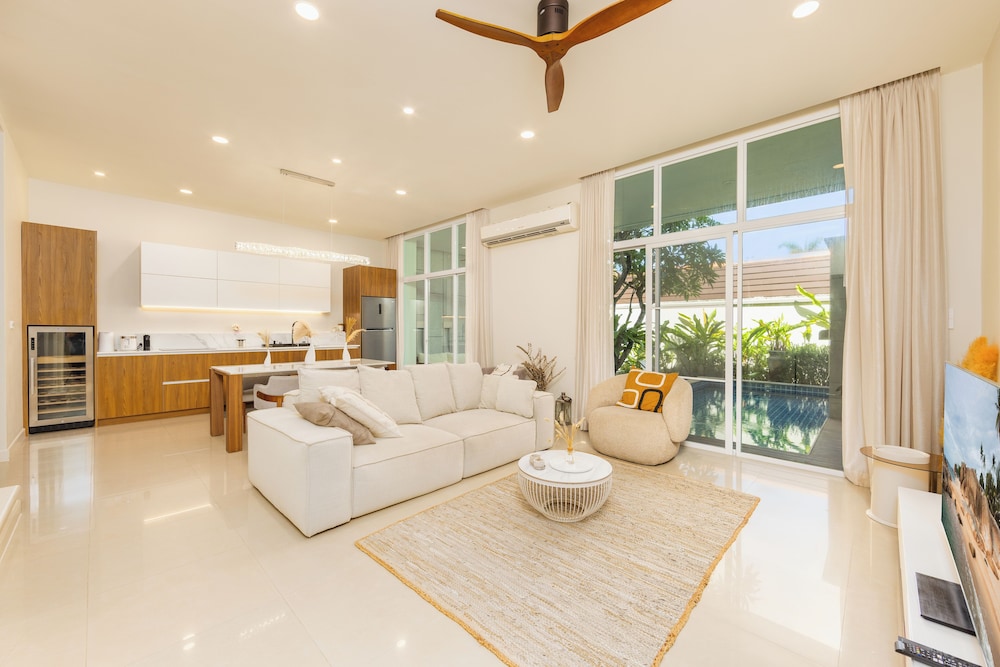 Villa Aura 3BR Private Pool Near Naiharn