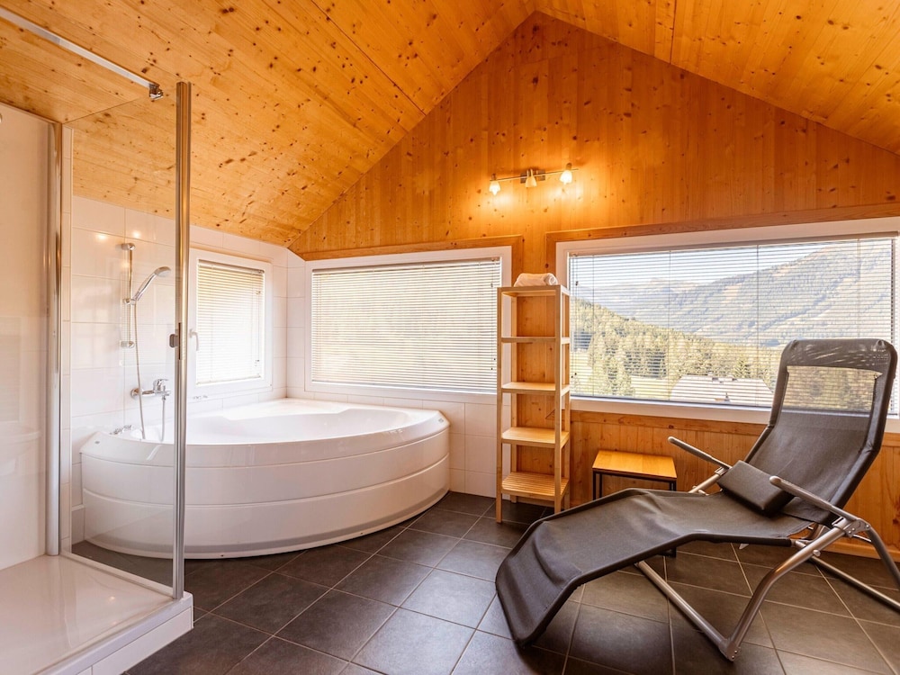 Majestic Chalet With Sauna and Whirlpool