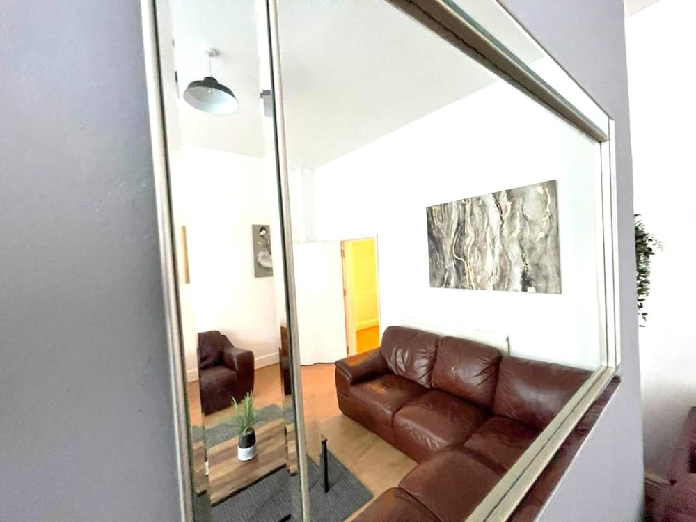 Spacious 2-bed Apartment With Hot tub and Parking view 3