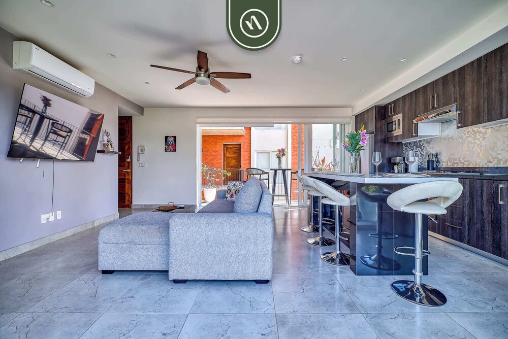 Centric 2BR Condo- Balcony - Rooftop Pool