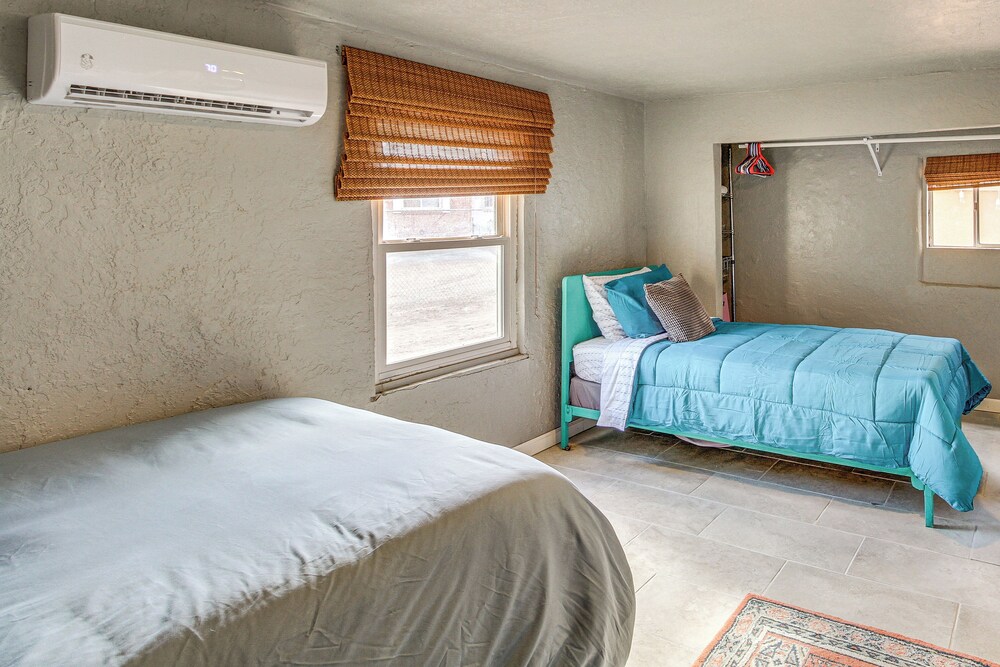 3 Mi to Old Town, Fenced Yard: ABQ Abode!