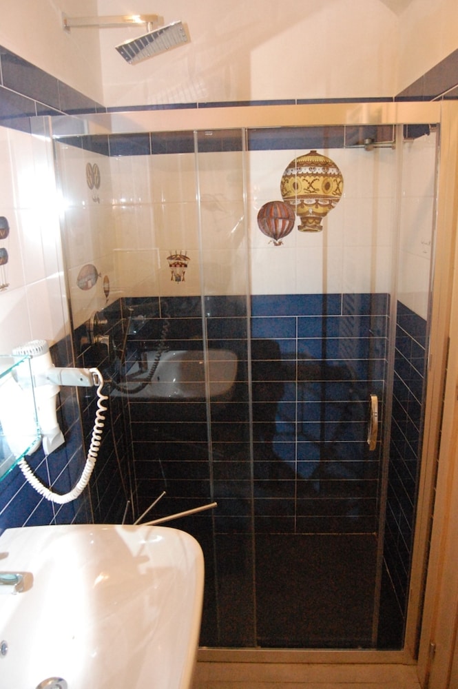 Stevens Suite Apartment en Gallipoli — bathroom