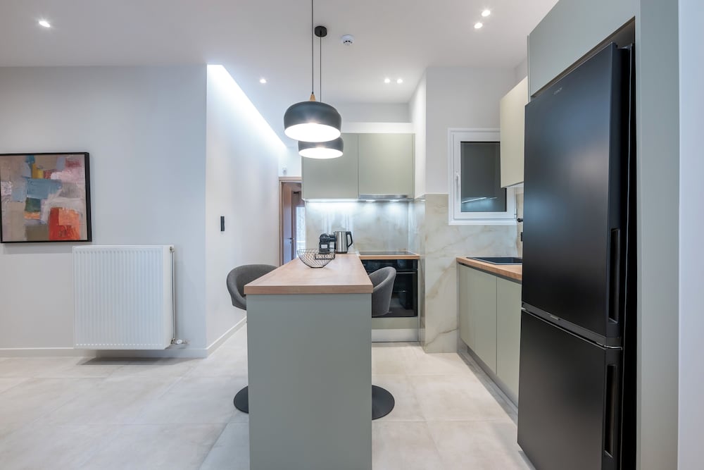 Stylish 2BR flat near hospital & metro