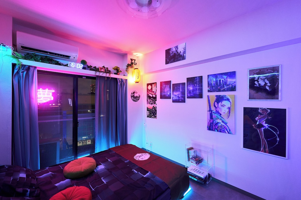 Tokyo Shinjyuku Cyber Room