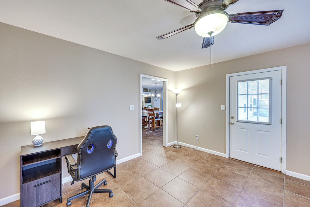 2 Mi to Downtown: Work & Play at El Dorado Getaway