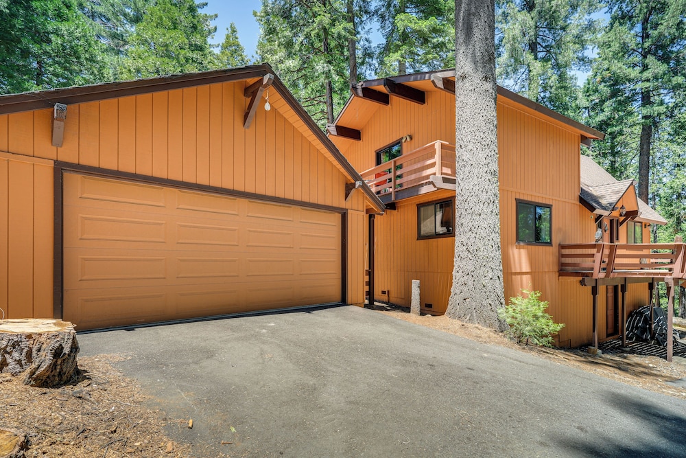 Cabin Getaway Near Big Trees Park: Game Room, Deck