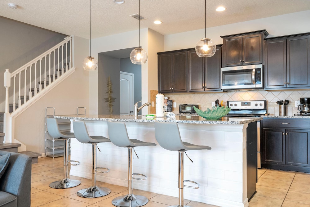 8822 GC - Fabulous 5BR Townhome: Pet Friendly