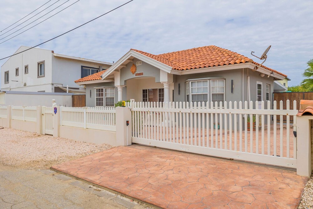 2br2ba Home w Private Pool Close 2 Beach BBQ