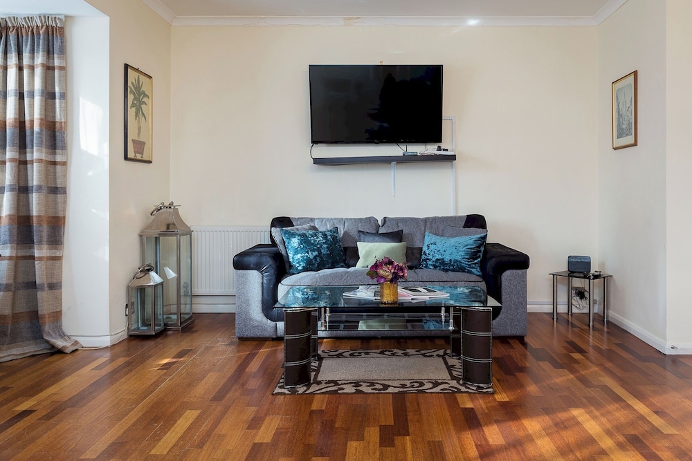 Luxury Villa 6 Bedrooms Next to Marble Arch