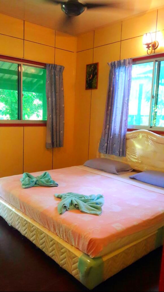 Sukau Backpackers B&B