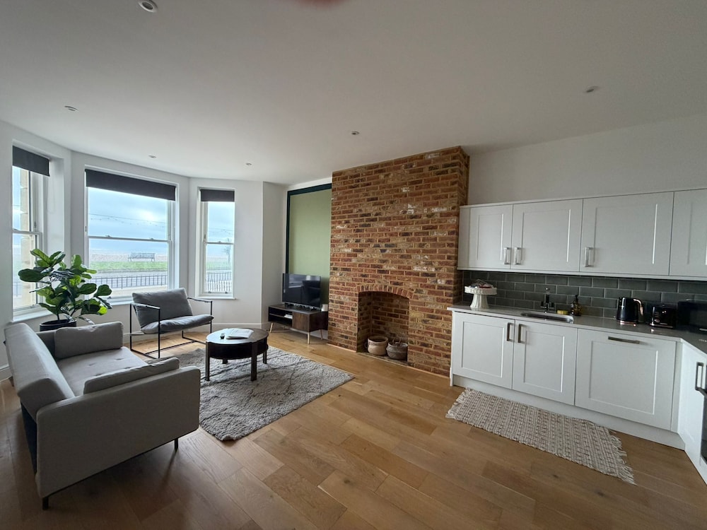 Luxury 2 Bed Apt Seaview By Urban Roost