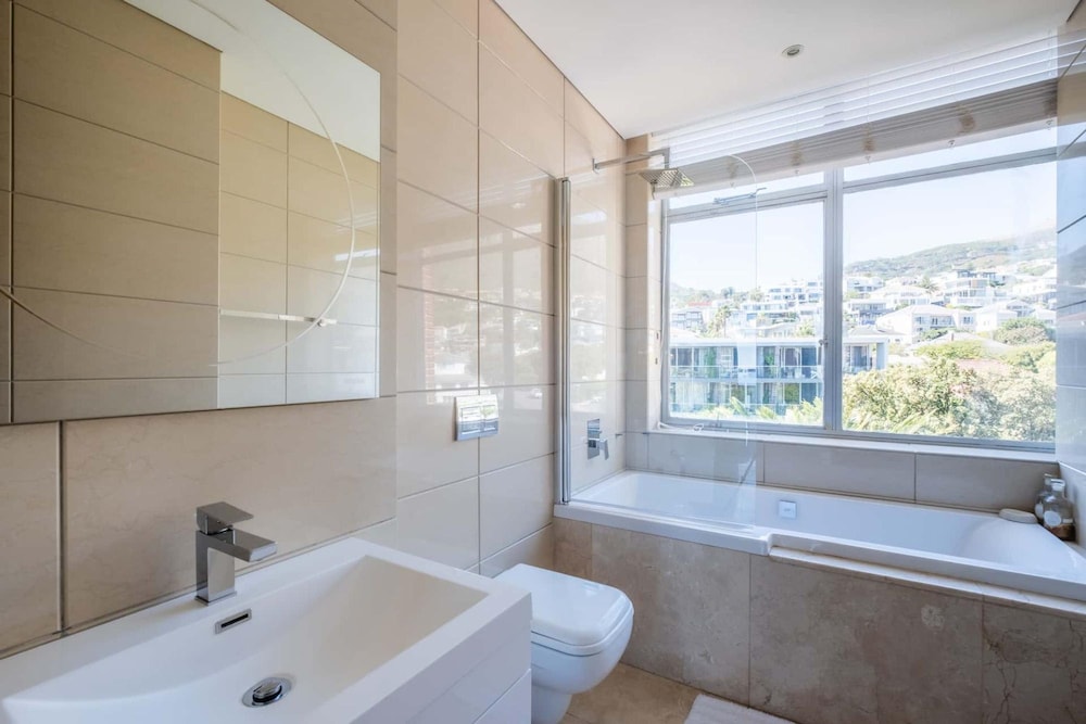 Ocean View Camps Bay 3bed Apt Beach Vistas