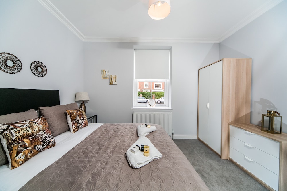 Flat 14 Helena House, 1-bed, Sleeps 3, Parking view 3