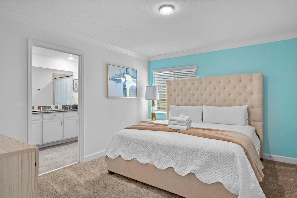 Spacious 5BR Home With Pool Near Top Attractions