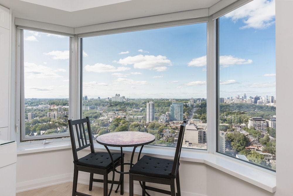 QuickStay - Chic in Yorkville (Yonge & Bloor)-2
