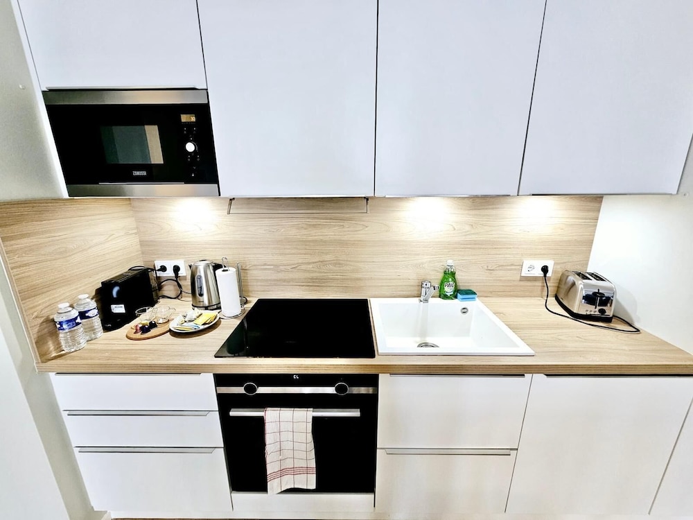 Cozy one bedroom with convenient parking