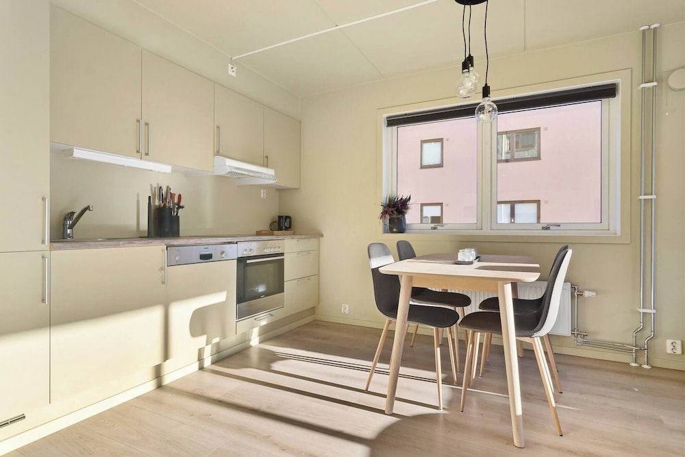 Charming Oslo Apartment With Balcony & Rooftop Access