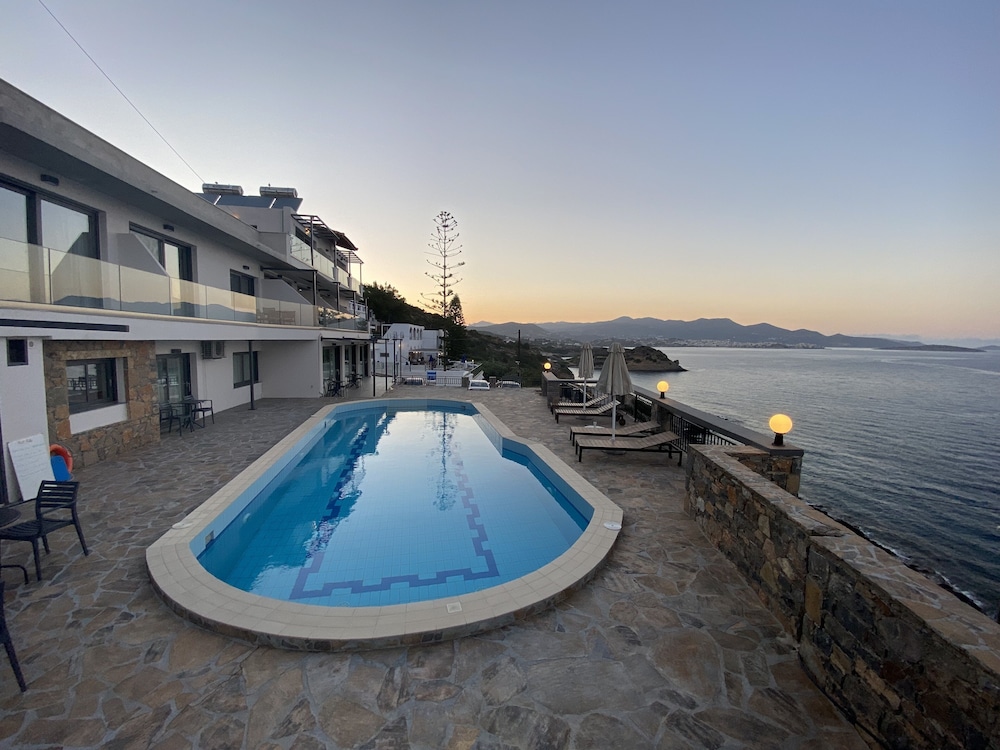 Ostria Apartments