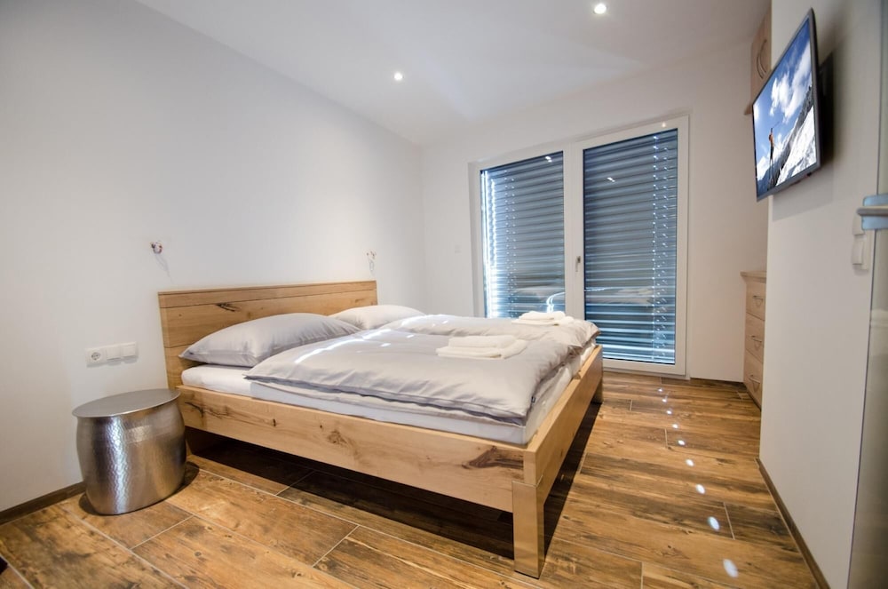 Superb Alpine Lodges Zell am See 6-8pax