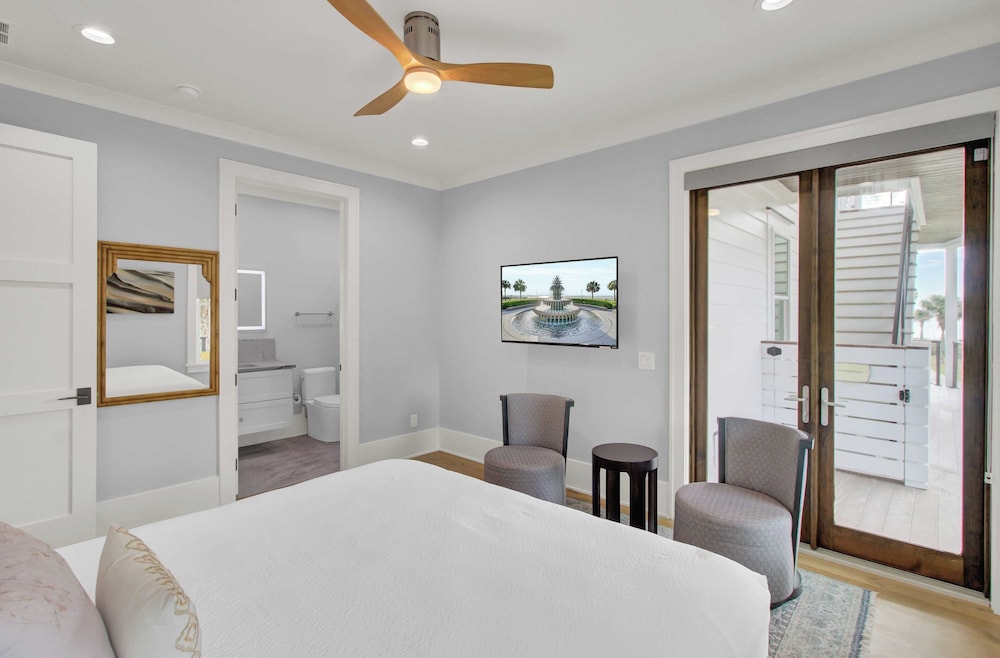 7 Beachwood East by Avantstay Steps to the Beach Ocean Views, Hot Tub, 7bdr