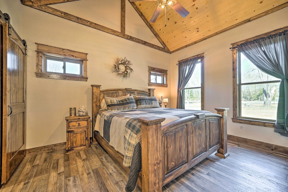 Ouachita Mtn Home: Near ATV & Hiking Trails! view 2