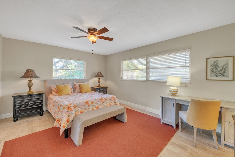 Beautiful Pool Home Near Siesta Key Beach 2 Bedroom Home