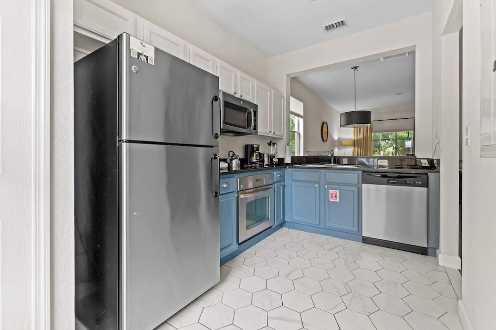 Pet Friendly 4 BR With Hot Tub