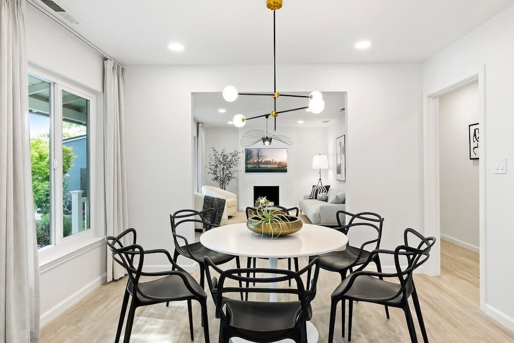 @ Marbella Lane - 3BR Designer Near Valley Fair
