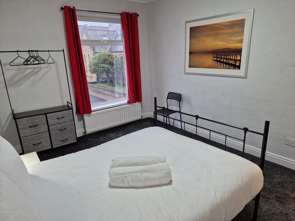 Birtley's Diamond 3 bed Apt, Sleeps 6 Guests view 5