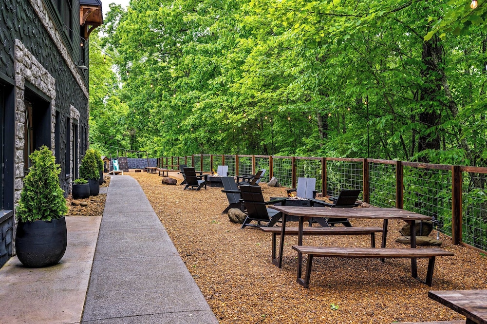 Firefly Mountain Suites Sleeps 36 Indoor Pool, Hot Tub, Game Room, Playground