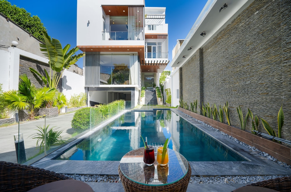 T P Pool Villa view 4