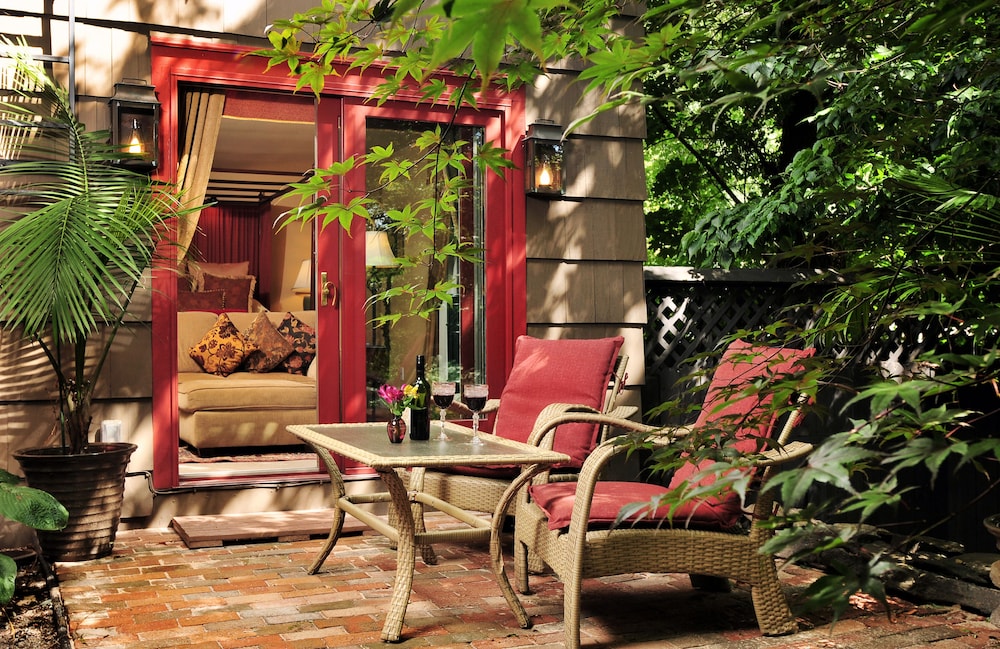 1795 Acorn Inn B&B