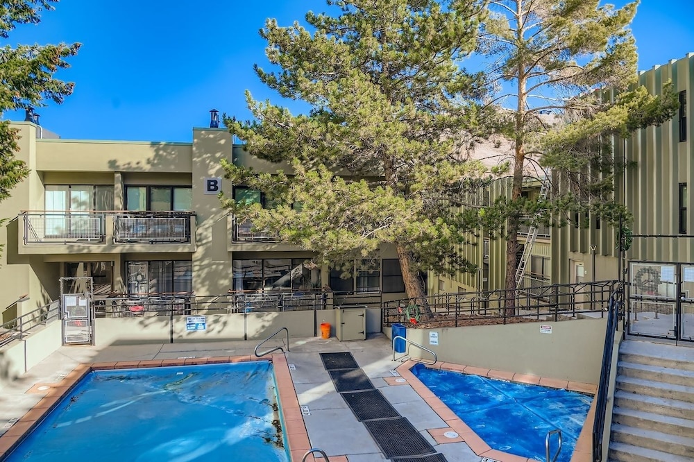Freshly Updated Condo, Across The Street From The Resort Edel O 2 Bedroom Apts