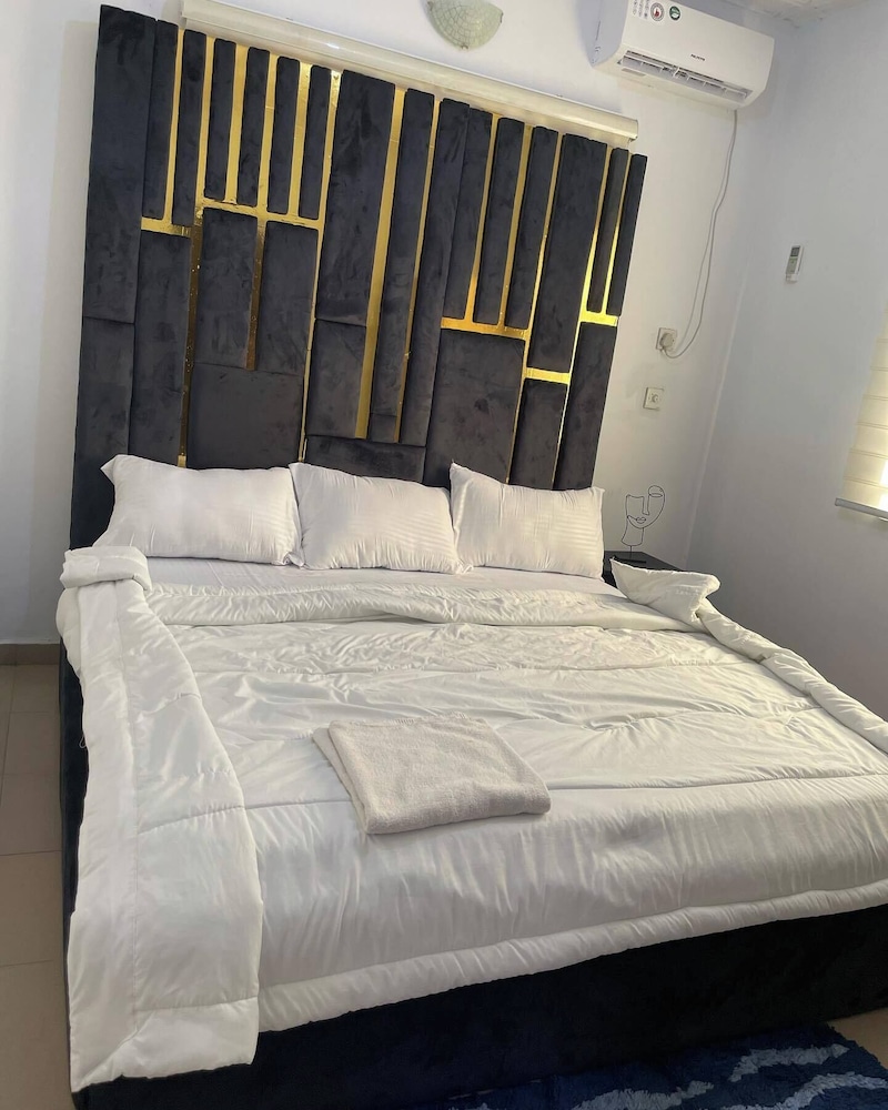 LUXE APARTMENTS