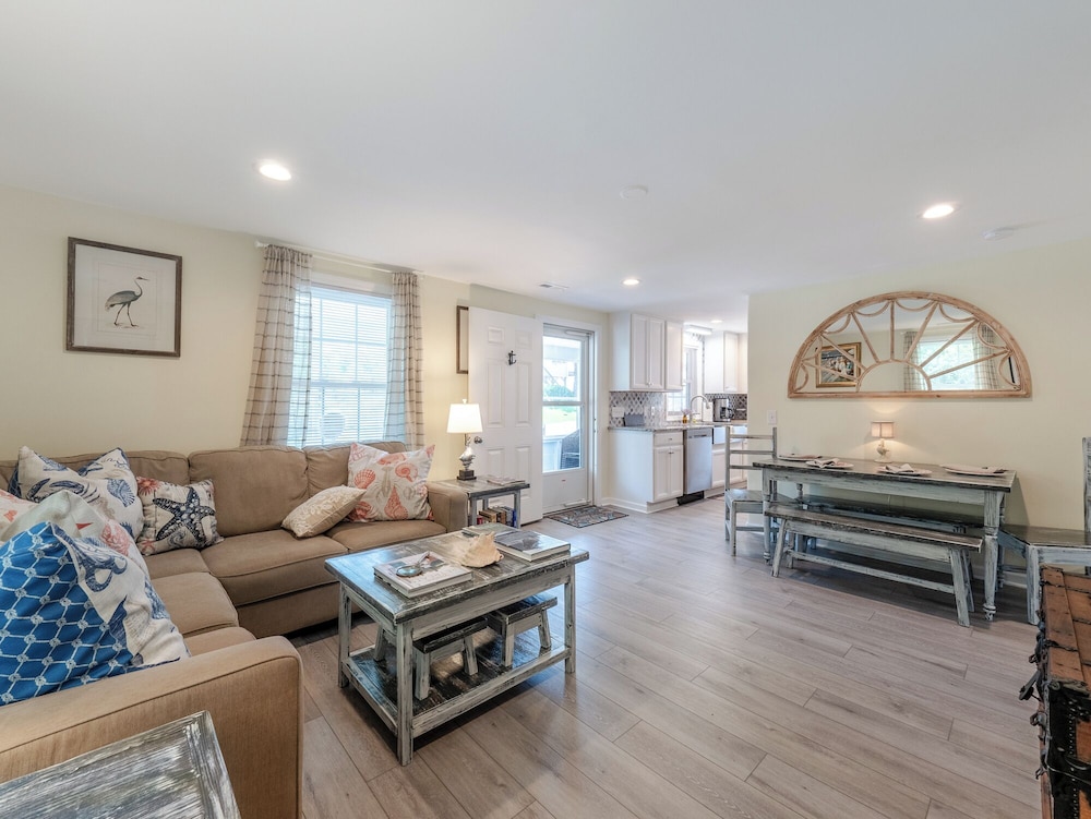Ankers Away by Topsail Realty