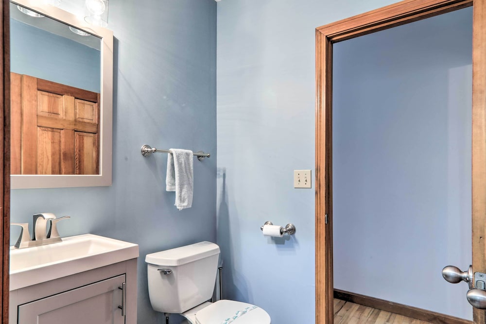 Hyannis Vacations - Lovely Hyannis Cottage - Walk to Beach  Main St! - Property Image 4