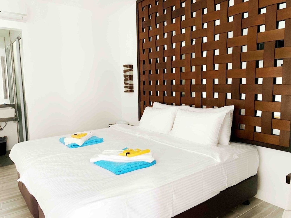 Alegria Water Front Beach House view 3