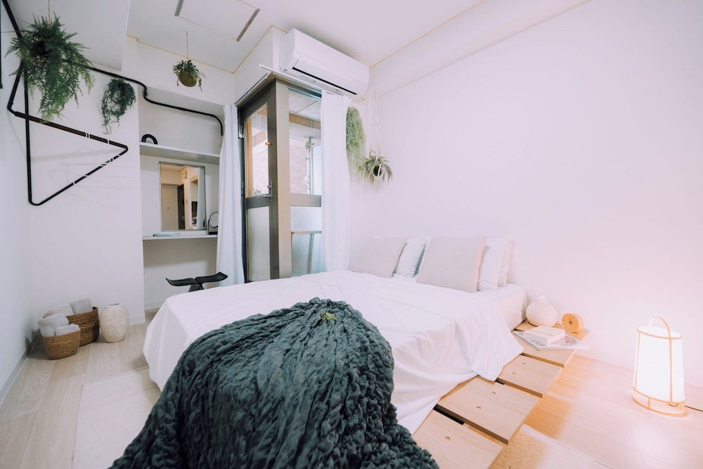 Minimalist Loft 702