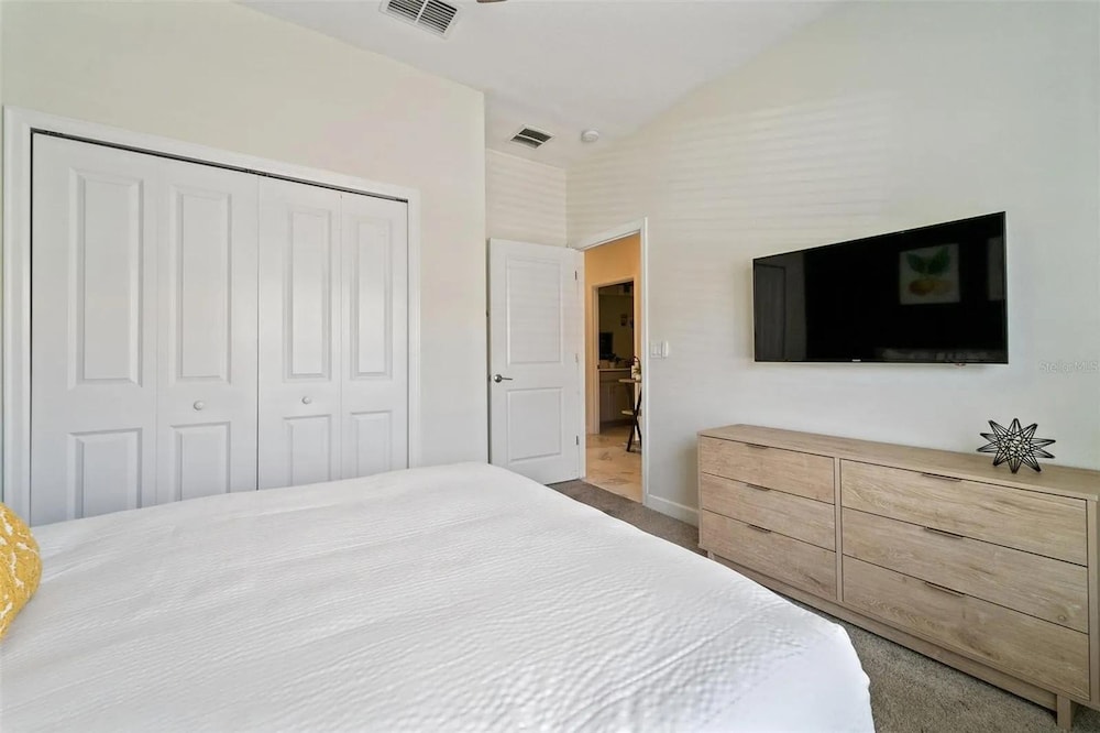 Vibrant 5Bd w Private Pool Waterpark at Storey Lake 4811m