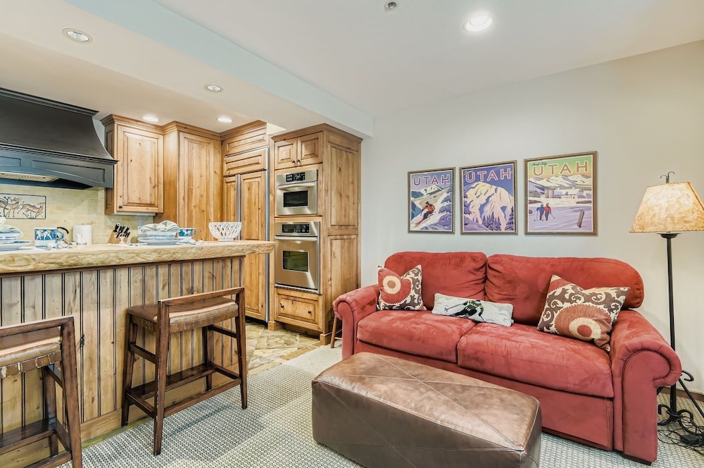 1763 Lakeside Getaway At Deer Valley! 3 Bedroom Home