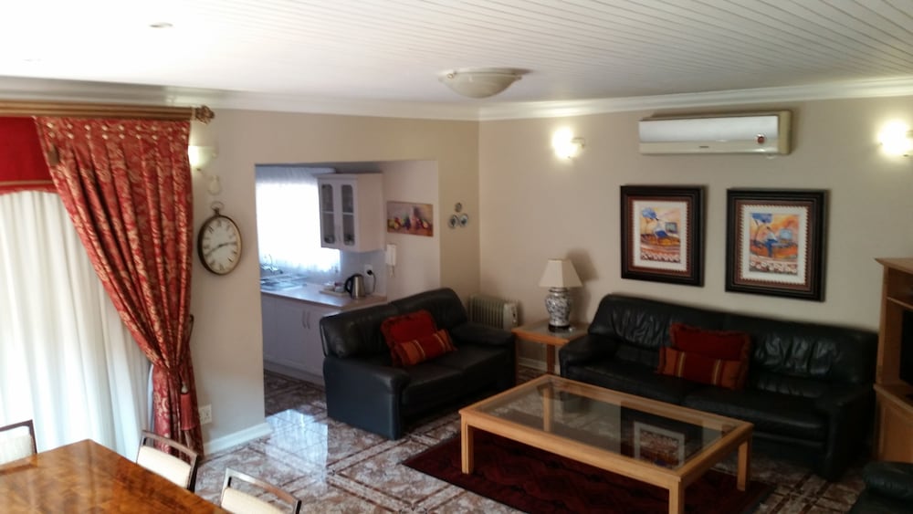 Royal Ridge Guest House and Apartments